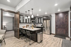 Fridge, oven, stovetop, dishwasher - Blackstone 2BR Walk to Lifts, Hot Tub / Pool / Gym (Park City)