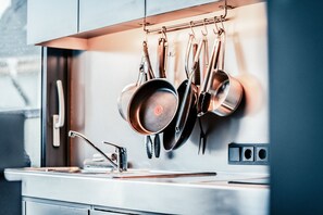 Apartment | Eigene Küche | Kühlschrank, Ofen, Herdplatte, Geschirrspüler