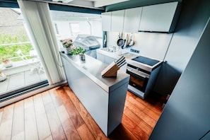 Apartamento | Cozinha privada | Geladeira, fogão, cooktop, lava-louças