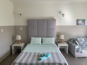1 habitación, escritorio, wifi gratis y ropa de cama 