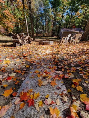 Property grounds - Small quaint cabin with outside hot tub, sleeps 6! (Kalkaska)