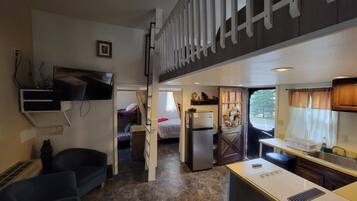 4 bedrooms, WiFi, bed sheets