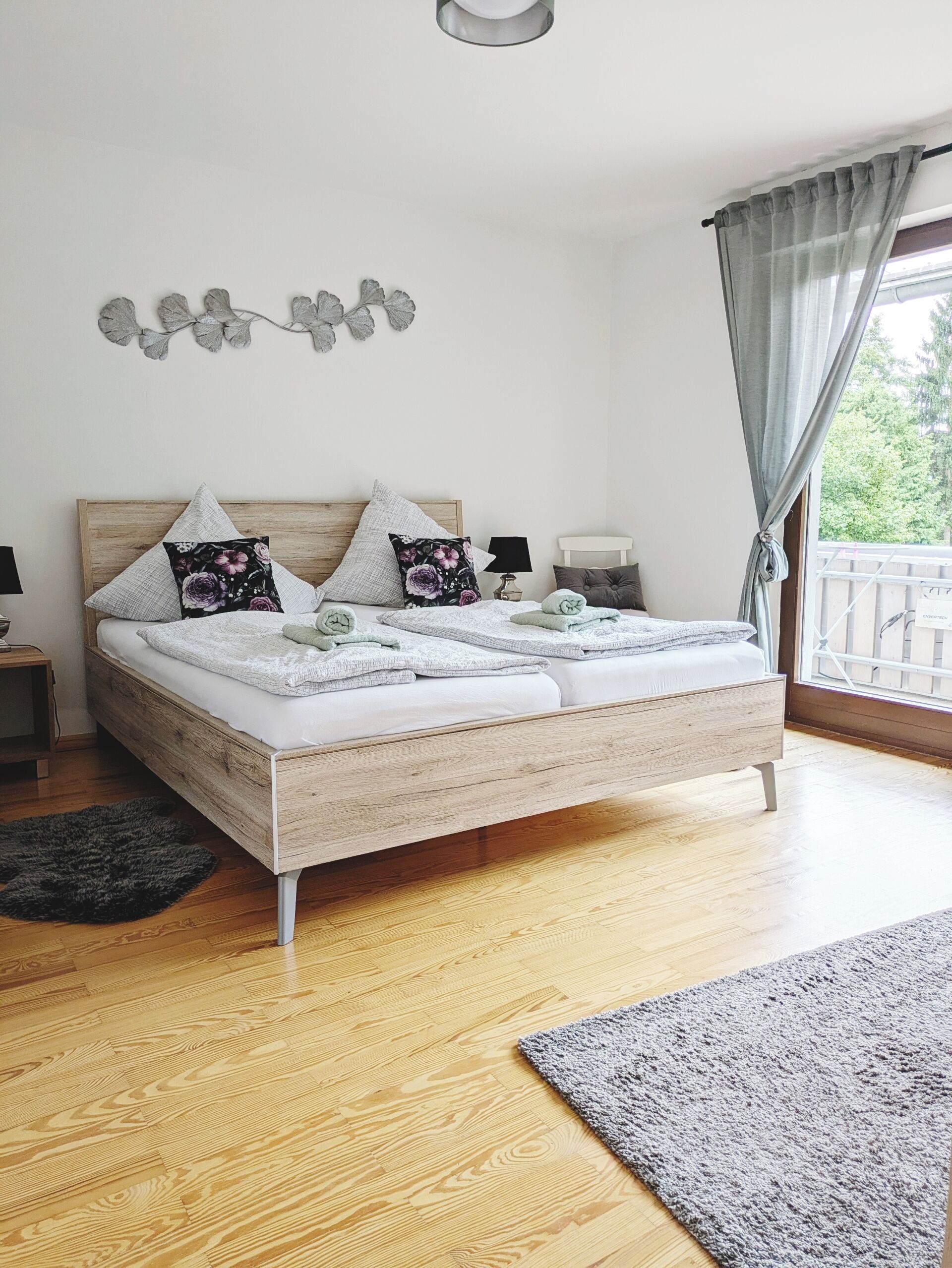 2 bedrooms, desk, iron/ironing board, travel cot