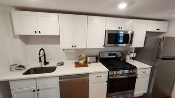 Refrigerador, microondas, horno, placa de cocina