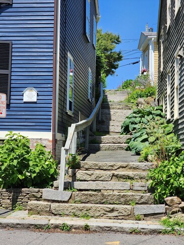 Sailor’s Retreat – Old Town Stay Near Salem & Harbor