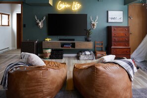 Smart TV, fireplace, table football, ping pong