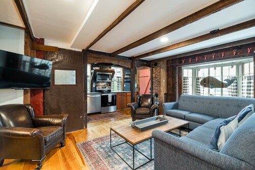 The Orca – Modern Coastal Comfort Awaits