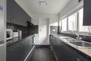 House | Private kitchen | Full-size fridge, microwave, oven, stovetop - Fortified Three Bedroom Home (London)