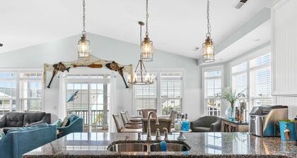 Sea You Soon / 207 Brunswick Ave West 4 Bedroom Home by RedAwning