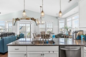 House, 4 Bedrooms | Private kitchen | Fridge, oven