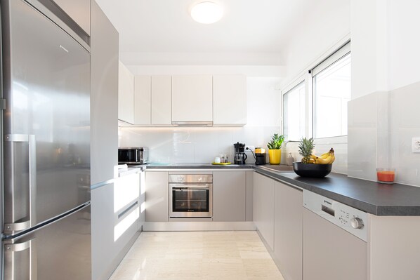 Fridge, microwave, oven, dishwasher