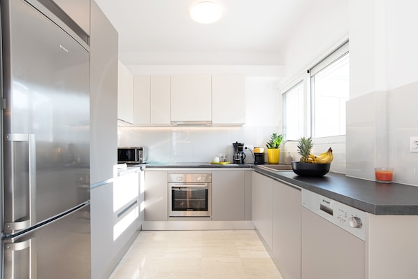Fridge, microwave, oven, dishwasher