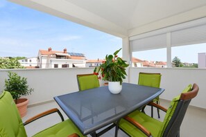 Outdoor dining - Spacious Chic Residence - 3Bedroom Suite w Terrace (Zadar)
