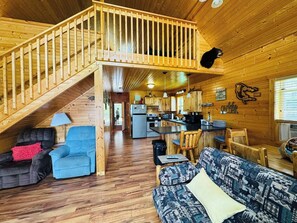 Living area - Cozy family getaway right on Lake Wissota! (Chippewa Falls)