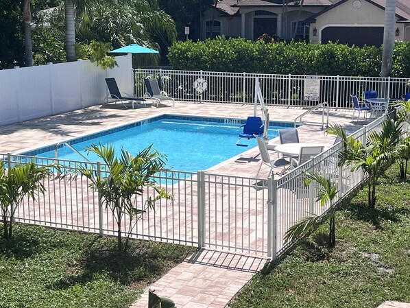 Outdoor pool, a heated pool - Relax at the Blue Buttercup in Sarasota's sweet SouthSide village! (Sarasota)