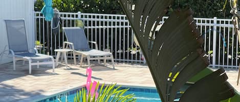 Alberca al aire libre y alberca climatizada