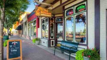 المنشأة من الخارج