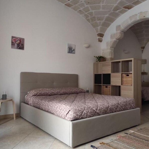 Superior-Apartment | Schreibtisch, laptopgeeigneter Arbeitsplatz, schallisolierte Zimmer