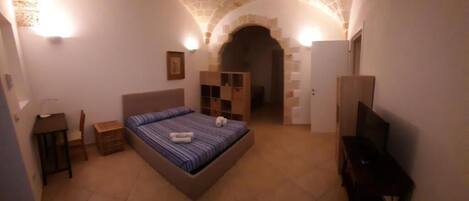 Căn hộ Superior | Bàn, khu vực làm việc phù hợp cho laptop, phòng cách âm