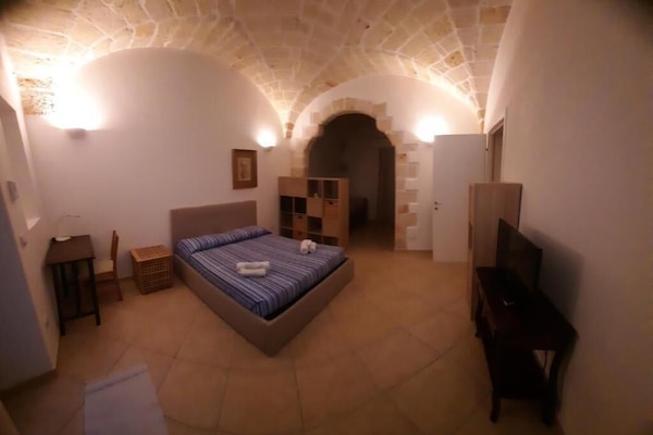 Superior Apartment | Desk, laptop workspace, soundproofing, iron/ironing board