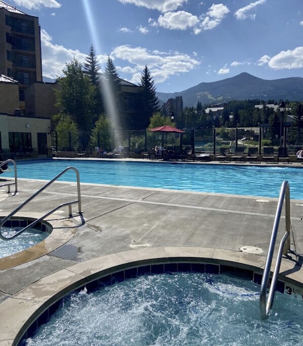 Sisäuima-allas, ulkouima-allas