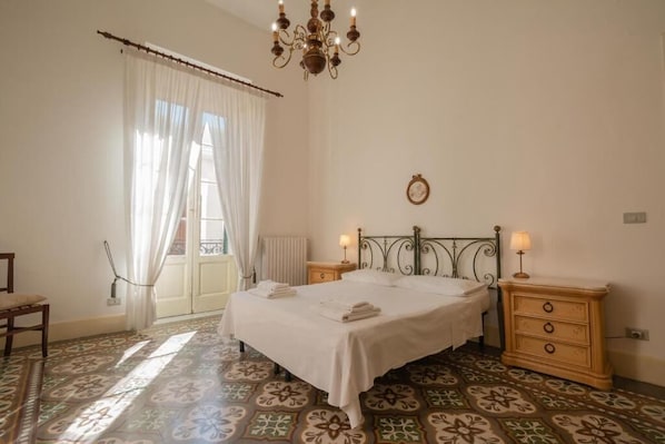 2 bedrooms, desk, laptop workspace, iron/ironing board - Dimora Apulia (Brindisi)