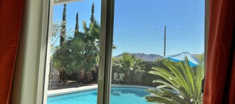  Desert Oasis- Heated Pool & Hot Tub
