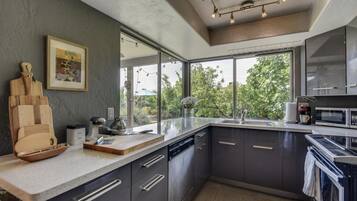 Fridge, microwave, oven, stovetop