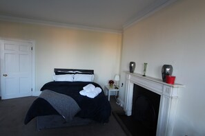 Traditional House | 4 bedrooms, individually decorated, individually furnished - Swollows House (Reading)