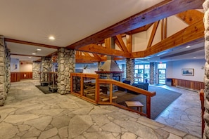 Interior - Creekside Slopeside 1BR with pool, hot tub, BBQ (Whistler)