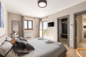4 Schlafzimmer, Zimmersafe, Bügeleisen/Bügelbrett, Reisekinderbett
