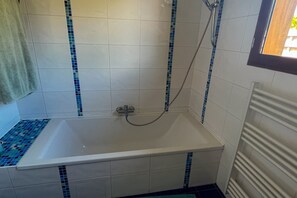 Dusche, Handtücher, Toilettenpapier