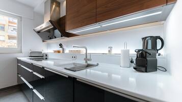 Apartment | Eigene Küche | Kühlschrank, Ofen, Herdplatte, Geschirrspüler