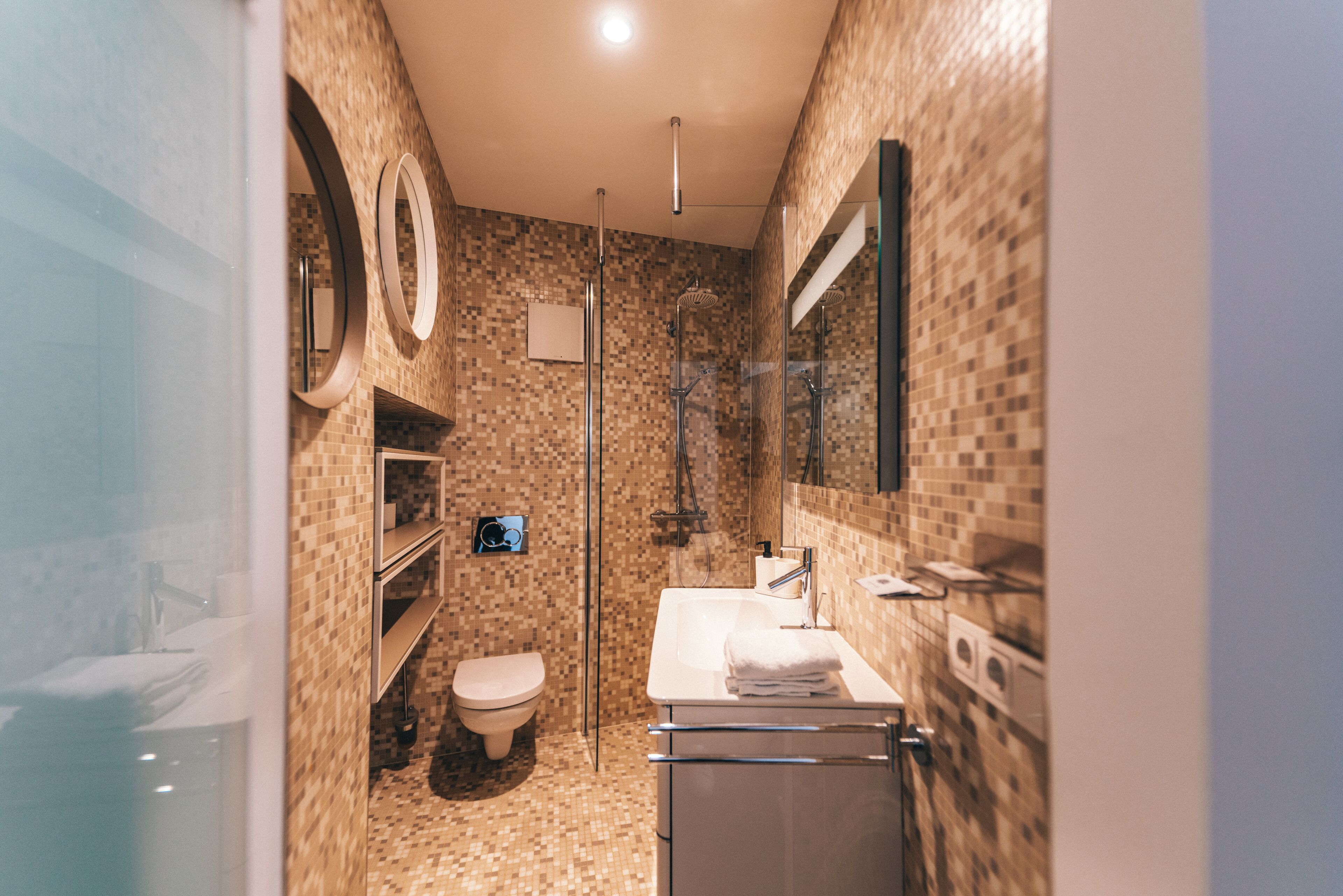 Exquisite 1BR Apt in Old Town w Balcony