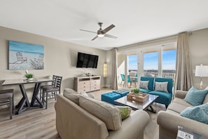 Appart'hÎtel, plusieurs lits, accÚs piscine, vue océan | Coin séjour | Télévision de 40 pouces avec chaßnes numériques