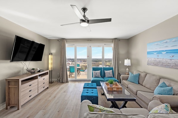 Appart'hÎtel, plusieurs lits, accÚs piscine, vue océan | Coin séjour | Télévision de 40 pouces avec chaßnes numériques