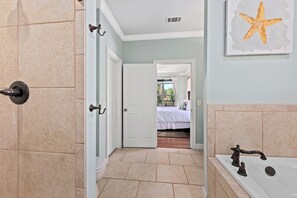 House, Multiple Beds, Hot Tub, Pool View | Bathroom | Free toiletries, towels, soap, shampoo