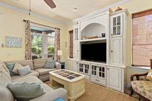 House, Multiple Beds, Hot Tub, Pool View | Living area | 50-inch TV with cable channels