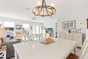 House, Multiple Beds, Balcony, Ocean View (21720 Front Beach Rd) | Interior