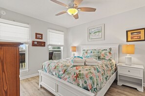 House, Multiple Beds, Balcony, Ocean View (21720 Front Beach Rd)