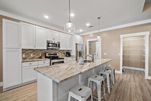 House, Multiple Beds, Kitchen, Garden View (225 Rose Lane) | Private kitchen | Fridge, microwave, oven, stovetop