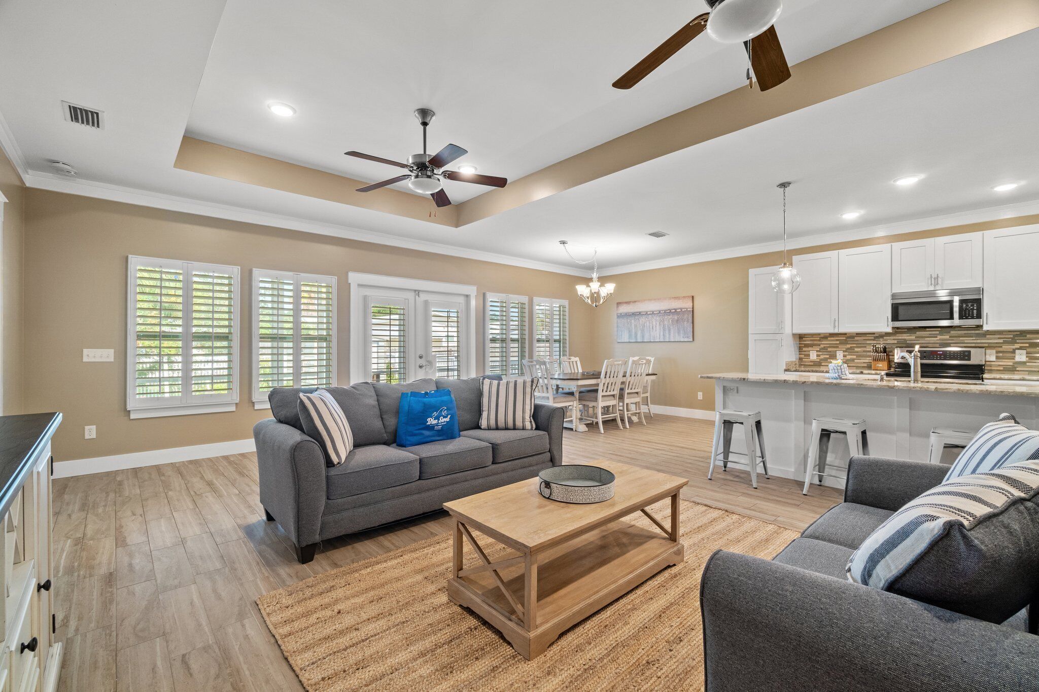 House, Multiple Beds, Kitchen, Garden View (225 Rose Lane) | Living area | 40-inch TV with digital channels