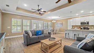 House, Multiple Beds, Kitchen, Garden View (225 Rose Lane) | Living area | 40-inch TV with digital channels