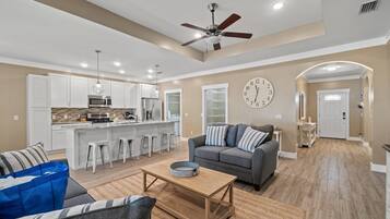 House, Multiple Beds, Kitchen, Garden View (225 Rose Lane) | Living area | 40-inch TV with digital channels