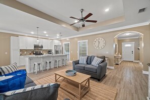 House, Multiple Beds, Kitchen, Garden View (225 Rose Lane) | Living area | 40-inch TV with digital channels