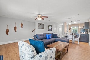 Living area - 120 Palm Beach Dr A - La Casa Turquesa (Panama City Beach)