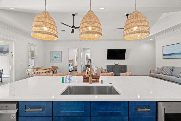 Maison, Plusieurs lits, accès à la piscine, vue sur la piscine (310 Paridiso Place) | Cuisine privée