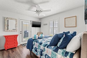 House, Multiple Beds, Kitchen | 2 bedrooms, WiFi, bed sheets - Contemporary Bungalow / West End PCB / Available Now! / Perfect for Family (Panama City Beach)