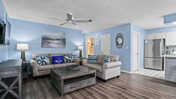 House, Multiple Beds, Kitchen | Living area | 40-inch TV with digital channels