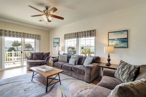 40-inch TV with digital channels - Summer Dayz - Families Love It Here, Just Across From the Beach (Panama City Beach)